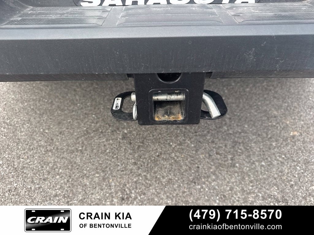 2024 Toyota Tacoma SR5 - 4WD / CLEAN CARFAX
