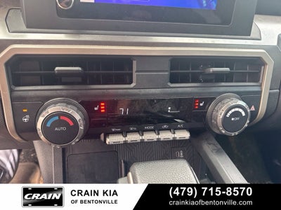2024 Toyota Tacoma SR5 - 4WD / CLEAN CARFAX
