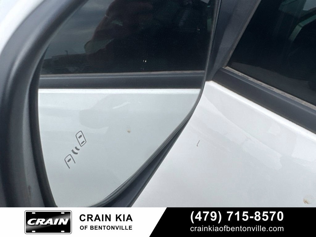 2024 Toyota Tacoma SR5 - 4WD / CLEAN CARFAX