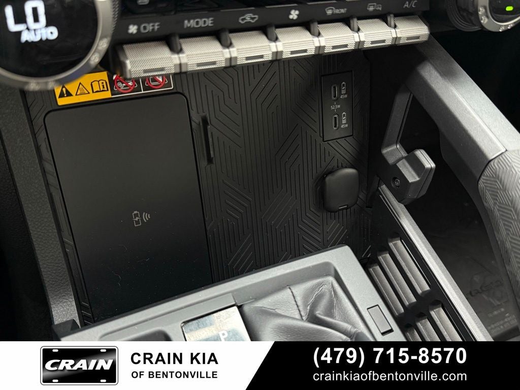 2025 Toyota Tacoma Hybrid Trailhunter - 4WD / CARFAX ONE OWNER