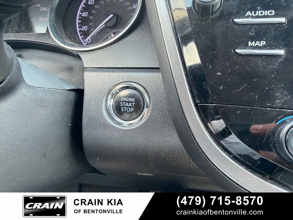 2019 Toyota Camry SE - SUNROOF / CLEAN CARFAX
