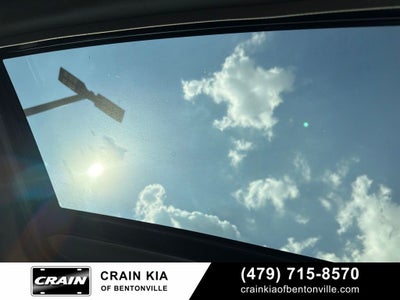 2019 Toyota Camry SE - SUNROOF / CLEAN CARFAX