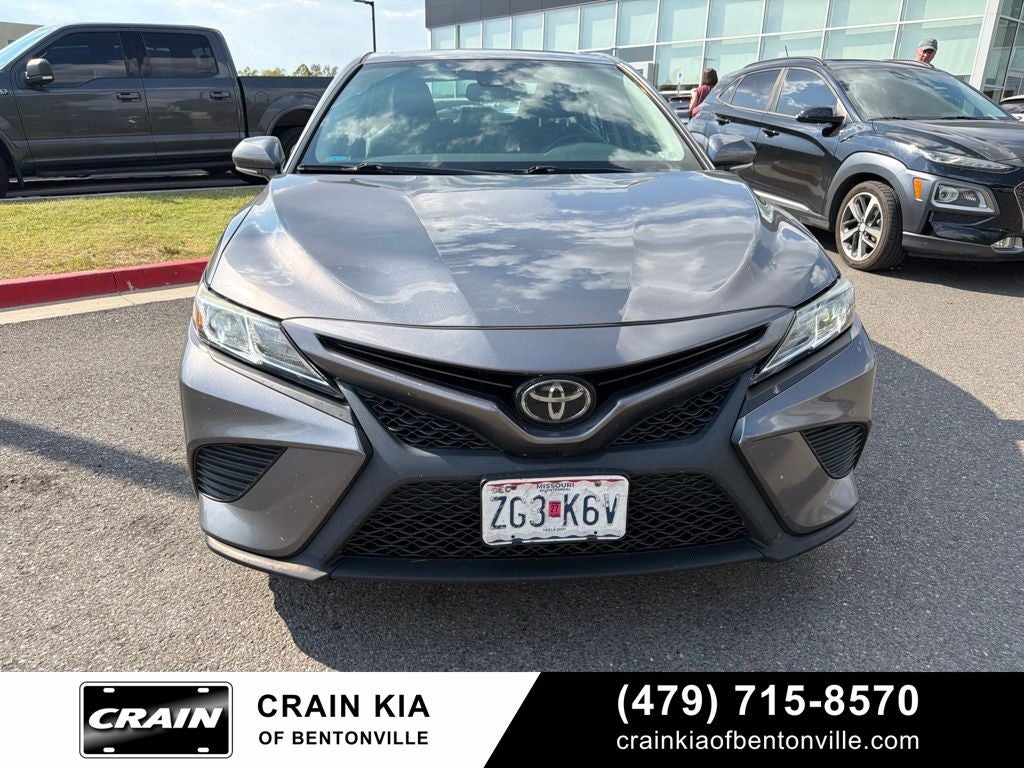 2019 Toyota Camry SE - SUNROOF / CLEAN CARFAX