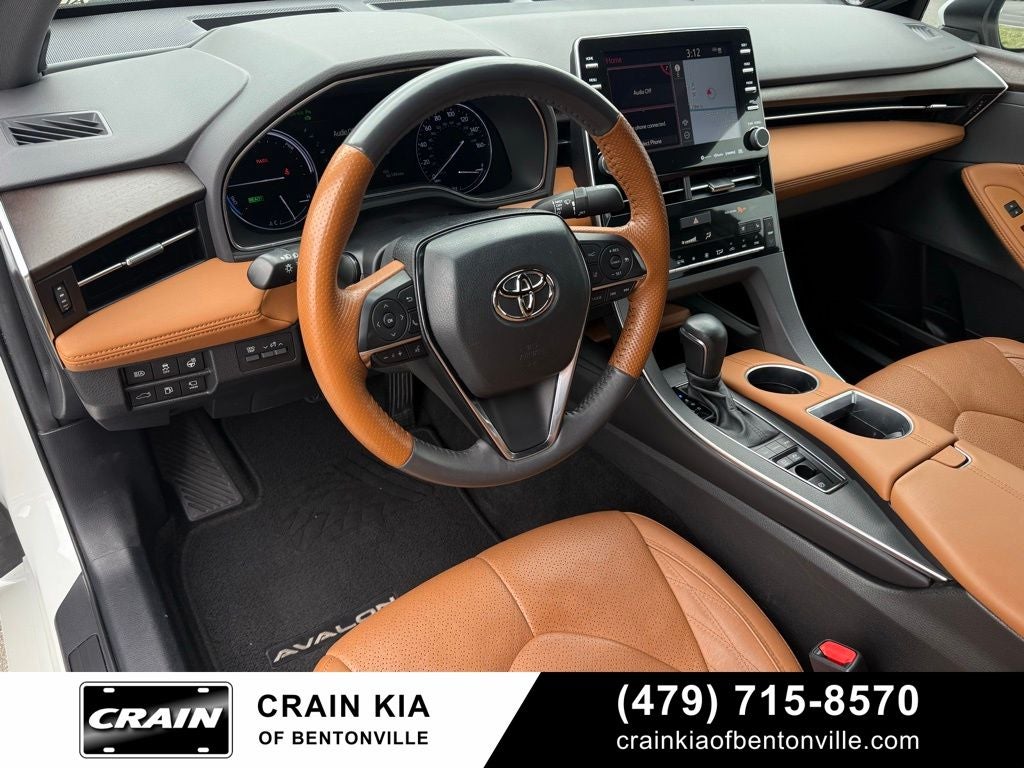 2022 Toyota Avalon Hybrid Limited - SUNROOF / CLEAN CARFAX