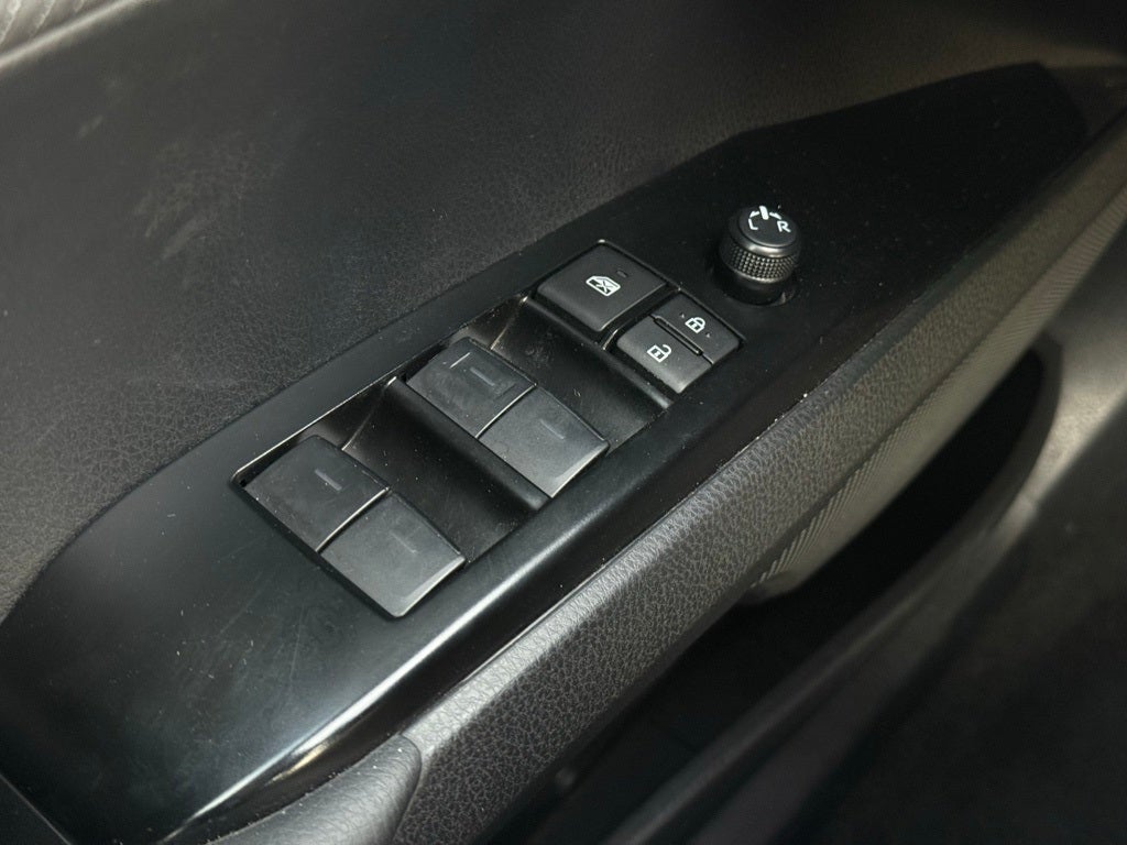 2025 Toyota Camry SE - CLEAN CARFAX / ONE OWNER