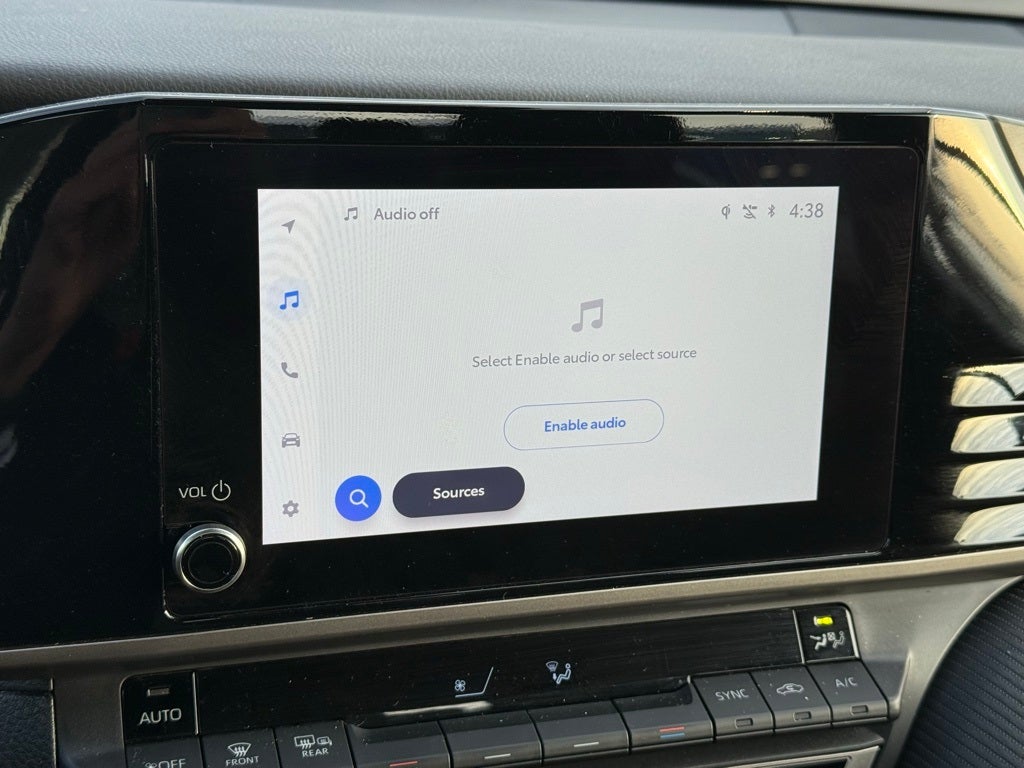 2025 Toyota Camry SE - CLEAN CARFAX / ONE OWNER