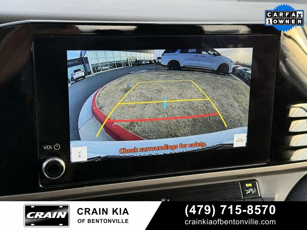 2025 Toyota Camry SE - CLEAN CARFAX / ONE OWNER