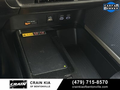 2025 Toyota Camry SE - CLEAN CARFAX / ONE OWNER