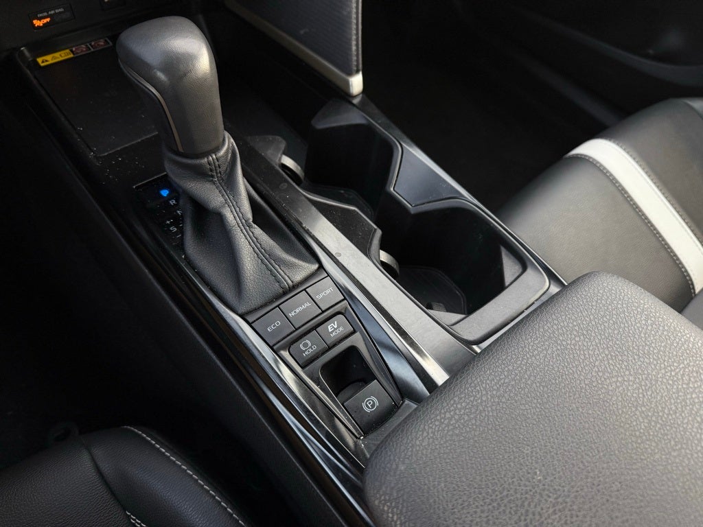 2025 Toyota Camry SE - CLEAN CARFAX / ONE OWNER