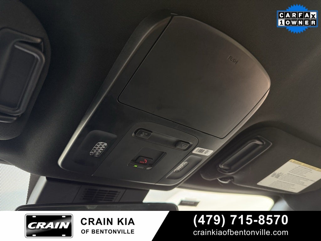 2025 Toyota Camry SE - CLEAN CARFAX / ONE OWNER