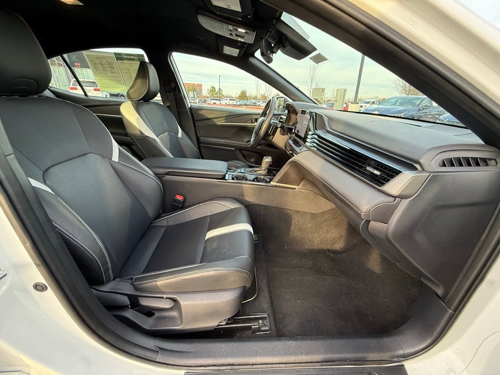 2025 Toyota Camry SE - CLEAN CARFAX / ONE OWNER