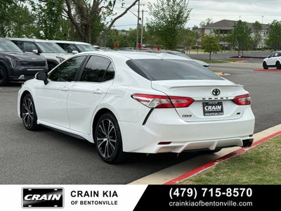 2020 Toyota Camry SE - CLEAN CARFAX / ONE OWNER