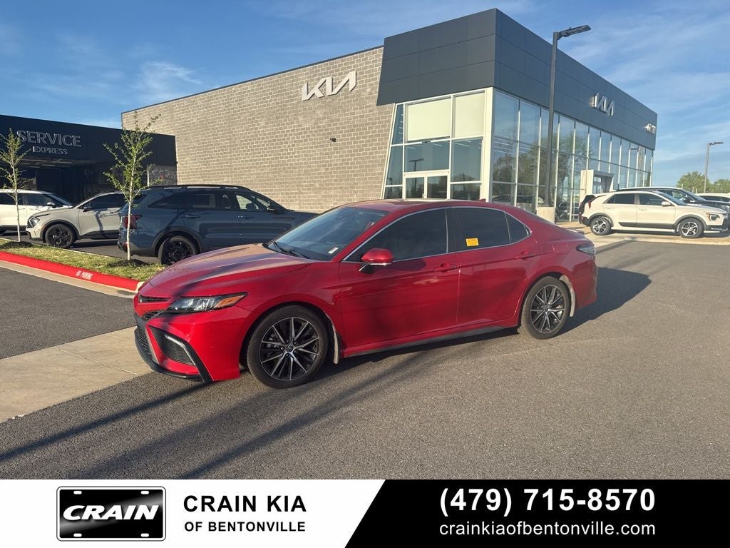 2022 Toyota Camry SE - CLEAN CARFAX / ONE OWNER