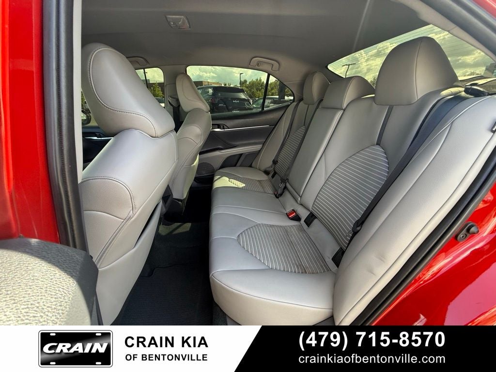 2022 Toyota Camry SE - CLEAN CARFAX / ONE OWNER