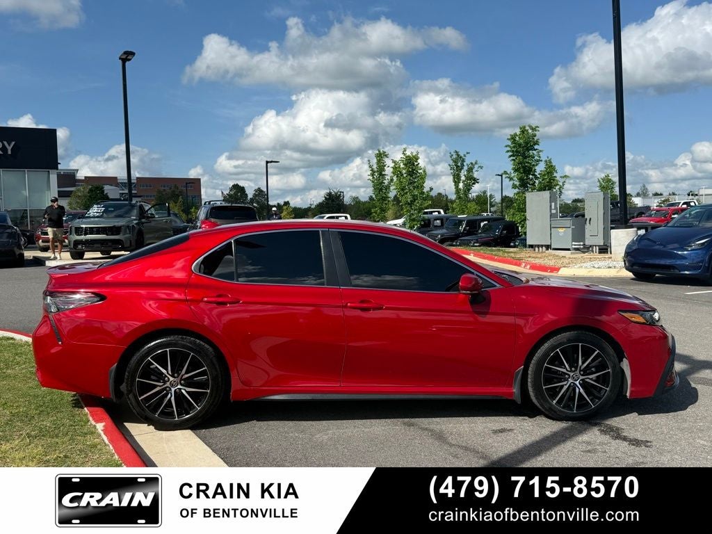 2022 Toyota Camry SE - CLEAN CARFAX / ONE OWNER