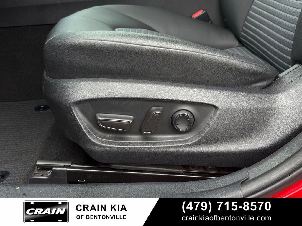 2023 Toyota Camry SE - CLEAN CARFAX / ONE OWNER