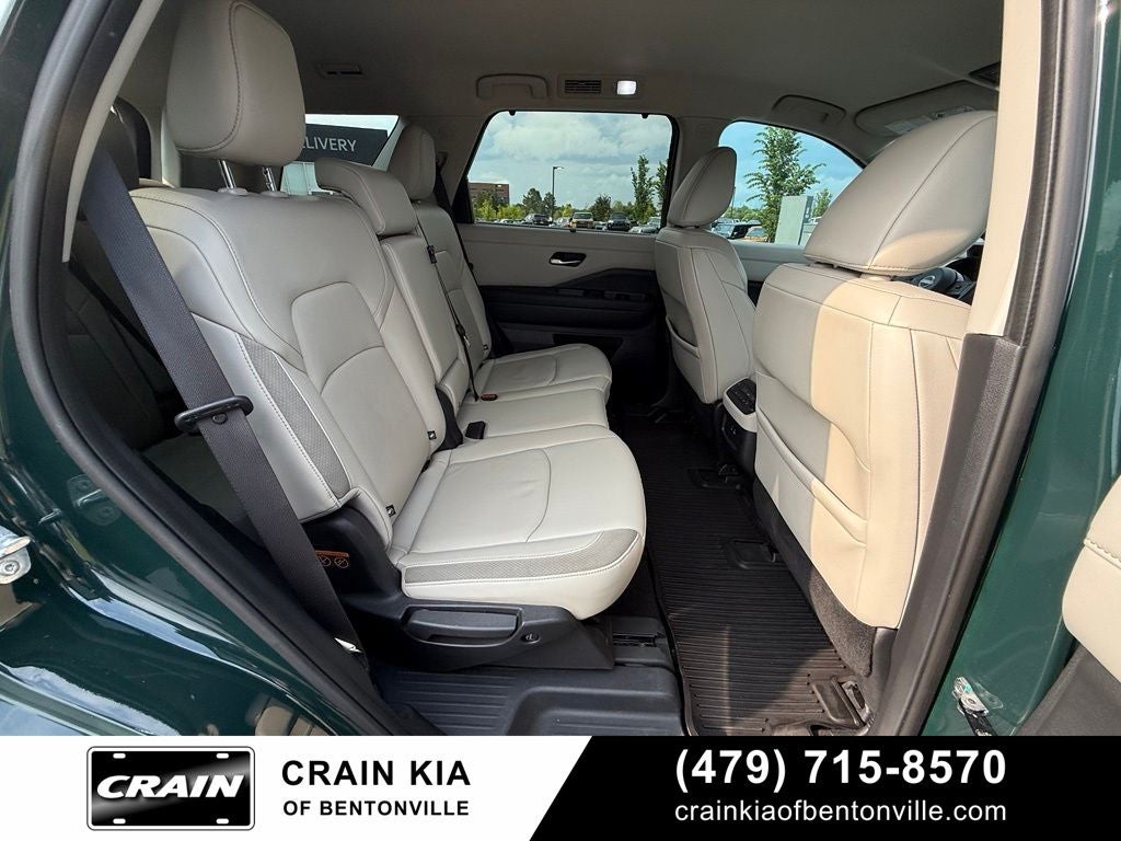 2022 Nissan Pathfinder SL - 4WD / CLEAN CARFAX