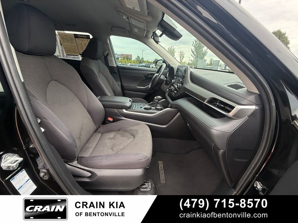2022 Toyota Highlander LE - AWD
