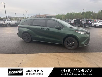 2025 Toyota Sienna Woodland Edition - AWD / DVD / SUNROOF