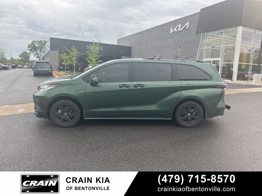 2025 Toyota Sienna Woodland Edition - AWD / DVD / SUNROOF