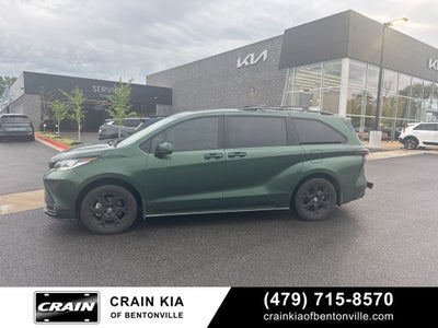 2025 Toyota Sienna Woodland Edition - AWD / DVD / SUNROOF