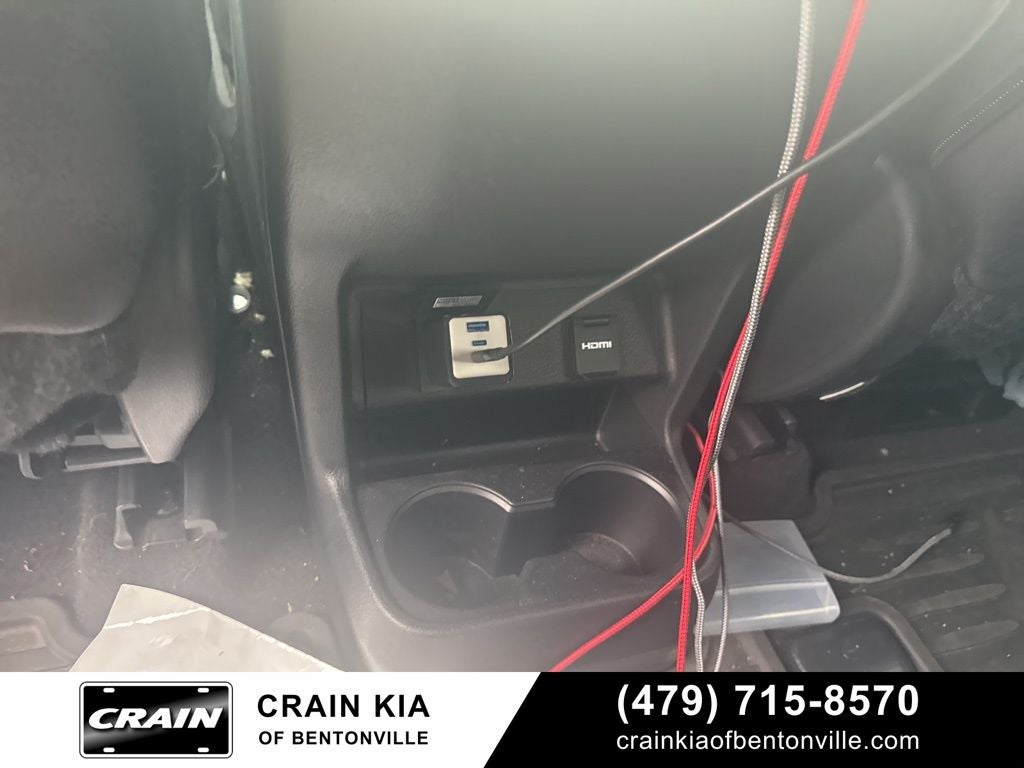 2025 Toyota Sienna Woodland Edition - AWD / DVD / SUNROOF
