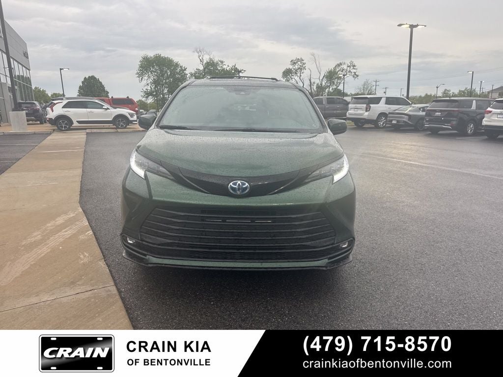 2025 Toyota Sienna Woodland Edition - AWD / DVD / SUNROOF