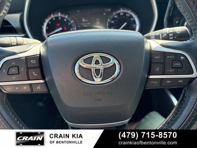 2022 Toyota Highlander XLE - AWD / SUNROOF / CLEAN CARFAX