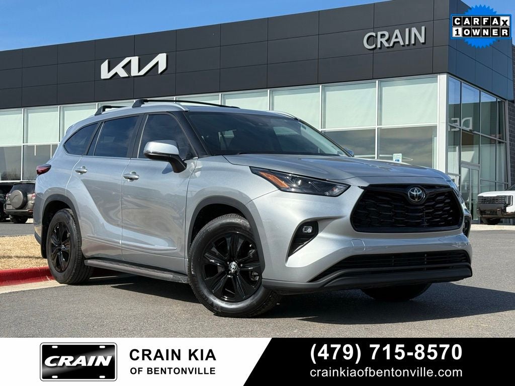 2023 Toyota Highlander XLE - SUNROOF / CARFAX ONE OWNER