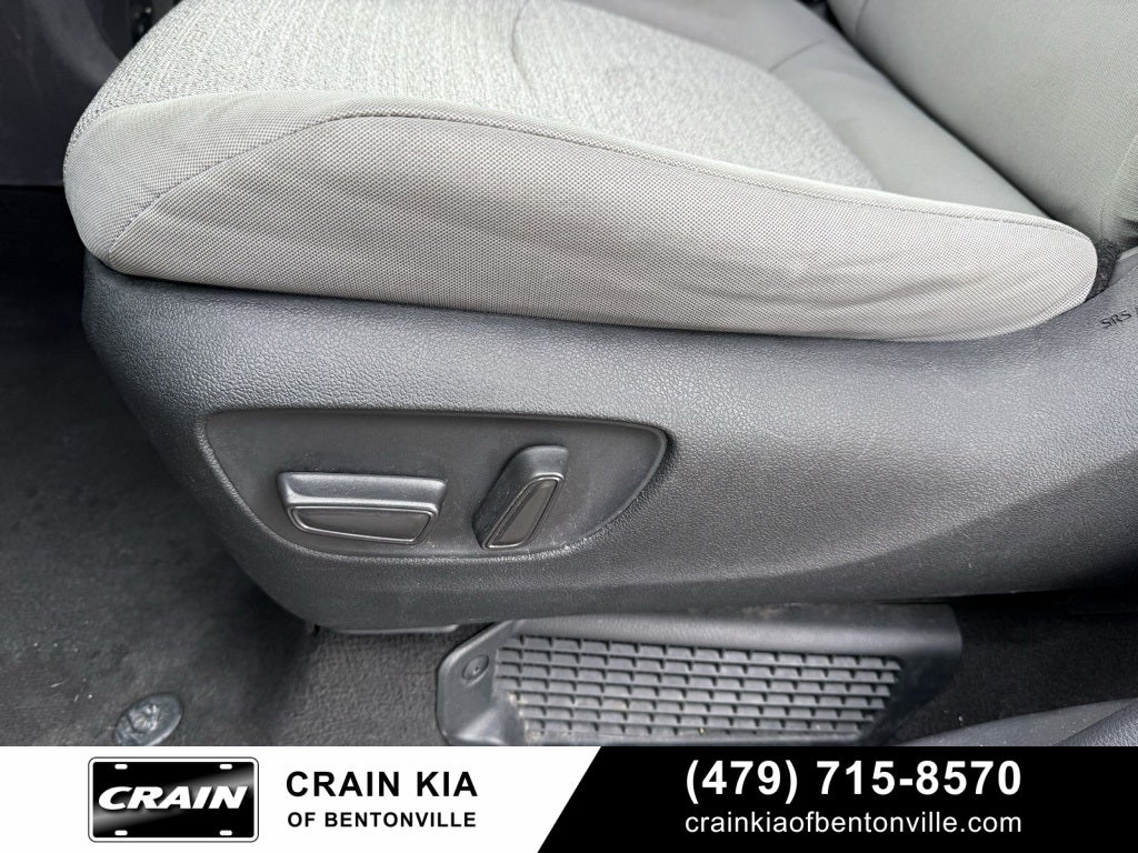 2022 Toyota Sienna LE 8 Passenger - CLEAN CARFAX