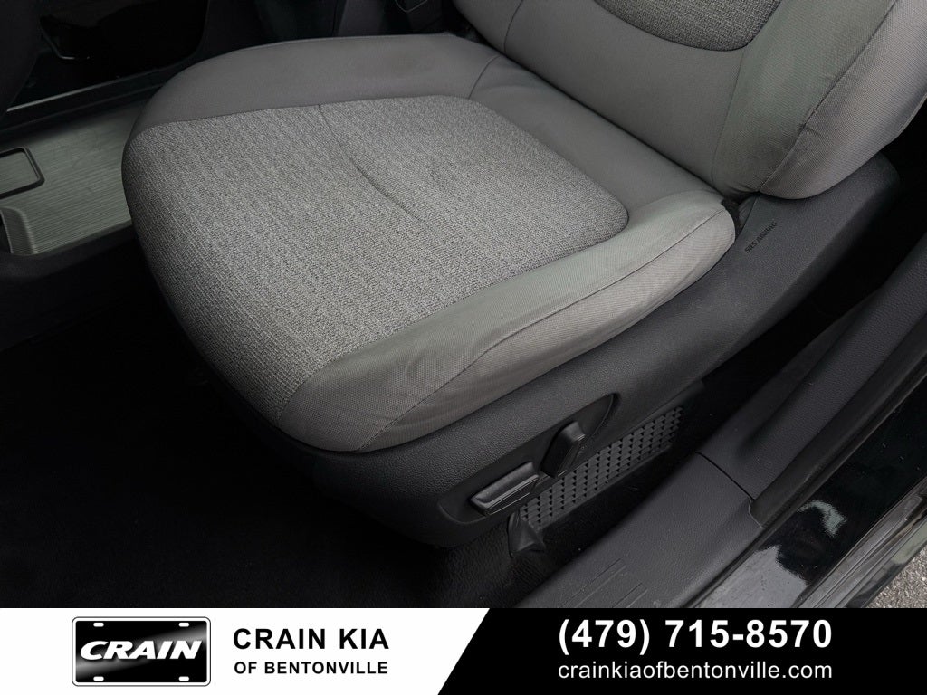 2022 Toyota Sienna LE 8 Passenger - CLEAN CARFAX