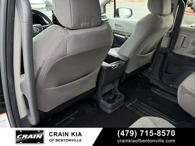2022 Toyota Sienna LE 8 Passenger - CLEAN CARFAX