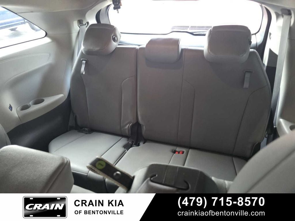 2022 Toyota Sienna XLE 8 Passenger - CARFAX ONE OWNER