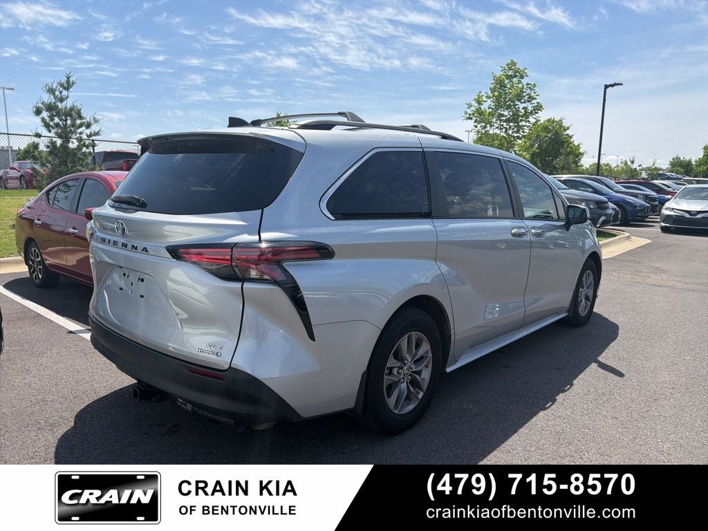 2022 Toyota Sienna XLE 8 Passenger - CARFAX ONE OWNER