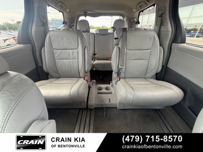 2017 Toyota Sienna XLE - SUNROOF / CLEAN CARFAX / LOW MILES!