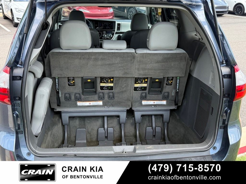 2017 Toyota Sienna XLE - SUNROOF / CLEAN CARFAX / LOW MILES!