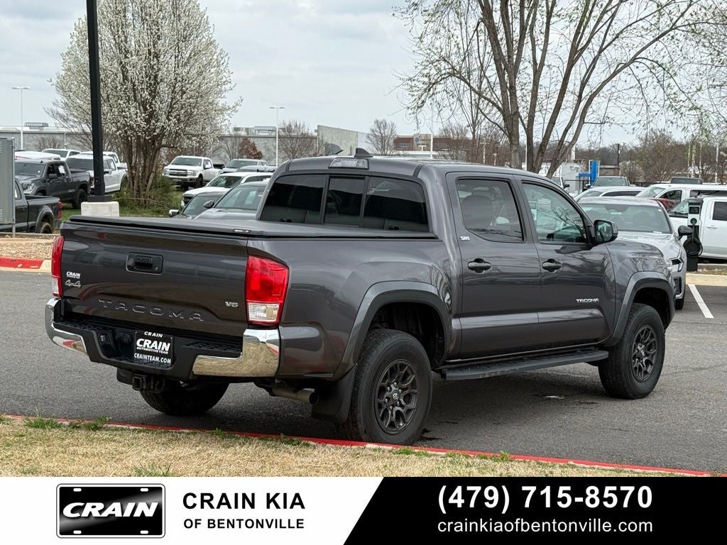 2017 Toyota Tacoma SR5 V6 - 4WD / CARFAX ONE OWNER