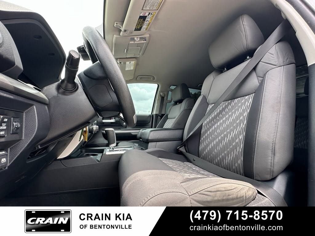2019 Toyota Tundra SR5 - 4WD / CLEAN CARFAX / LIFTED!