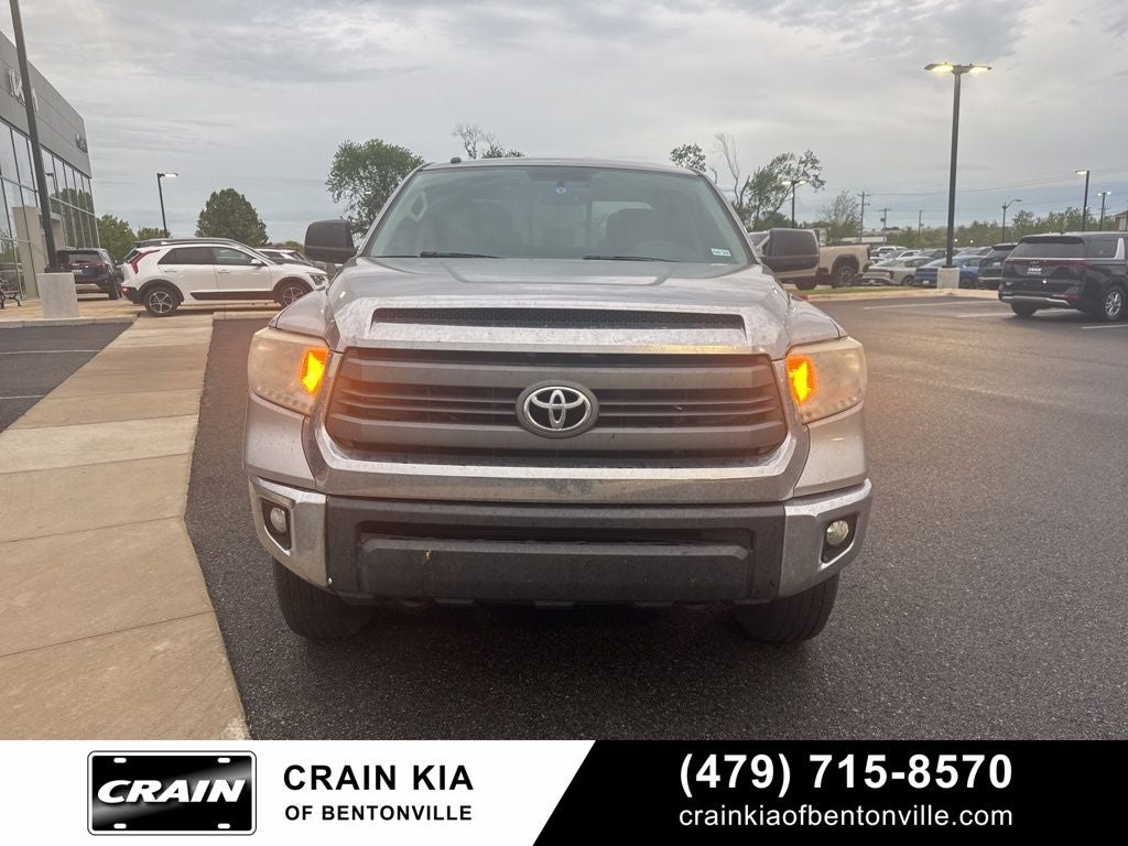 2015 Toyota Tundra SR5 - 4WD / CLEAN CARFAX HISTORY