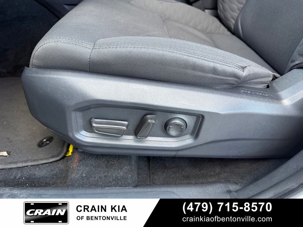 2025 Toyota Sequoia SR5 - 4WD / SUNROOF / CLEAN CARFAX / ONE OWNER