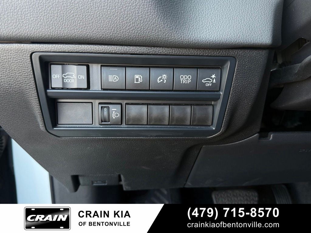 2025 Toyota Sequoia SR5 - 4WD / SUNROOF / CLEAN CARFAX / ONE OWNER