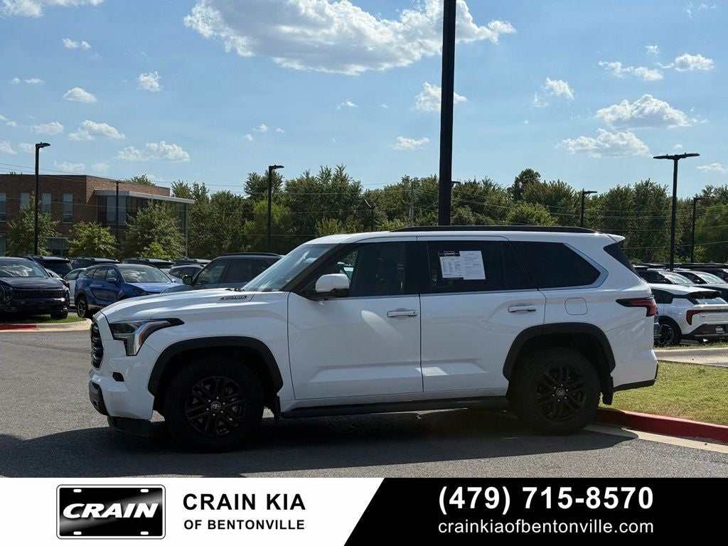 2025 Toyota Sequoia SR5 - 4WD / SUNROOF / CLEAN CARFAX / ONE OWNER