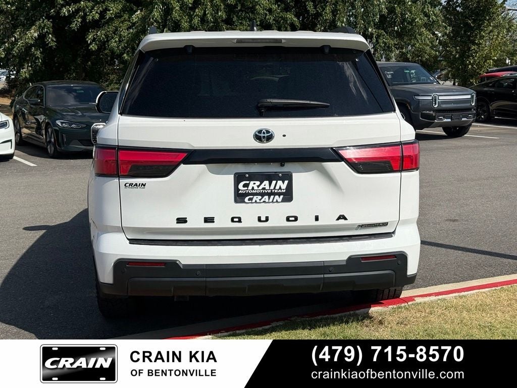 2025 Toyota Sequoia SR5 - 4WD / SUNROOF / CLEAN CARFAX / ONE OWNER