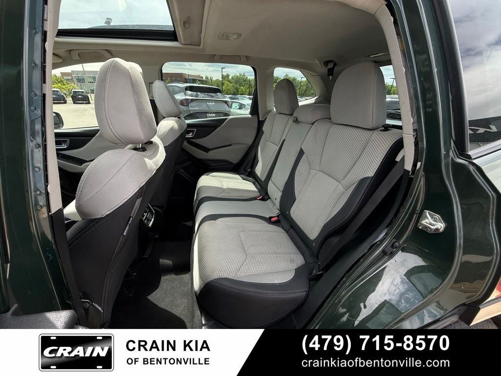 2023 Subaru Forester Premium - AWD / PANORAMIC SUNROOF / ONE OWNER