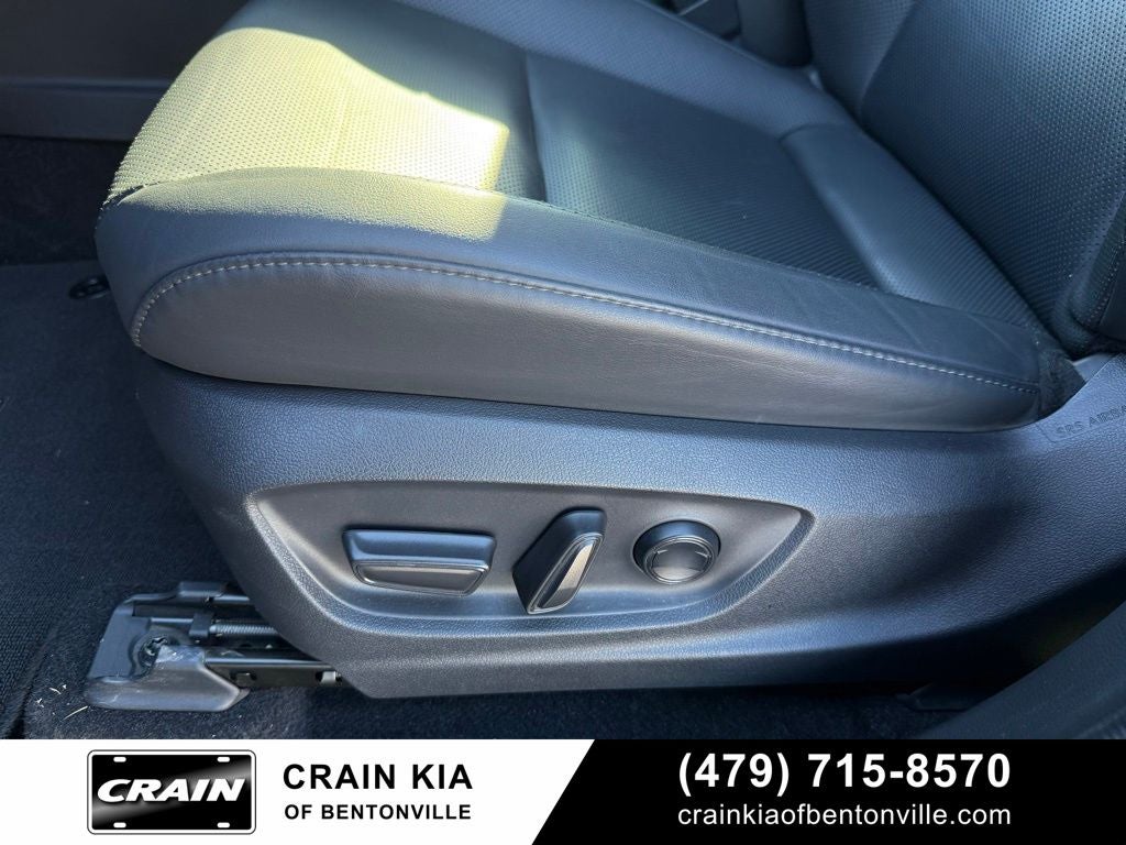 2023 Toyota Crown Limited - AWD / PANORAMIC SUNROOF