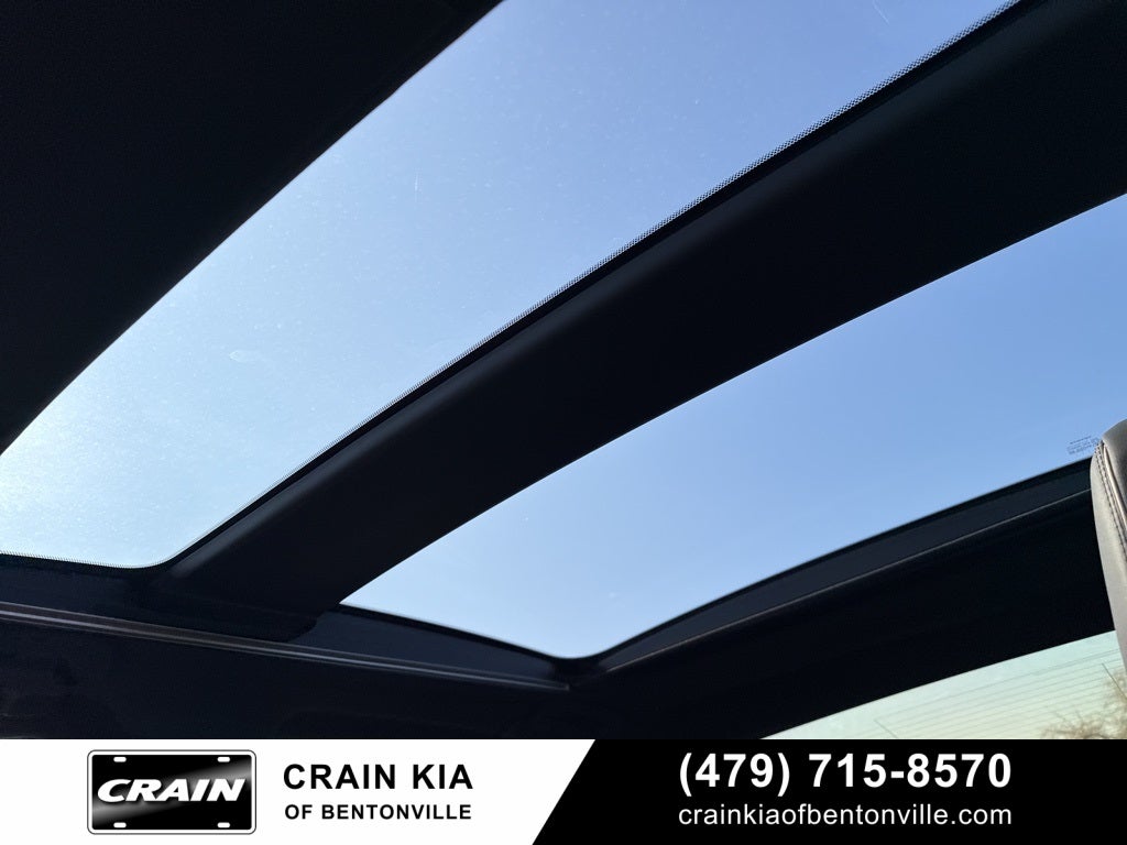 2023 Toyota Crown Limited - AWD / PANORAMIC SUNROOF