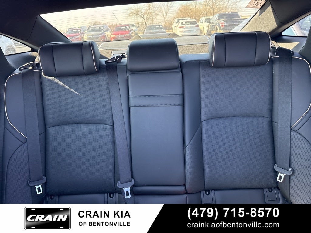 2023 Toyota Crown Limited - AWD / PANORAMIC SUNROOF