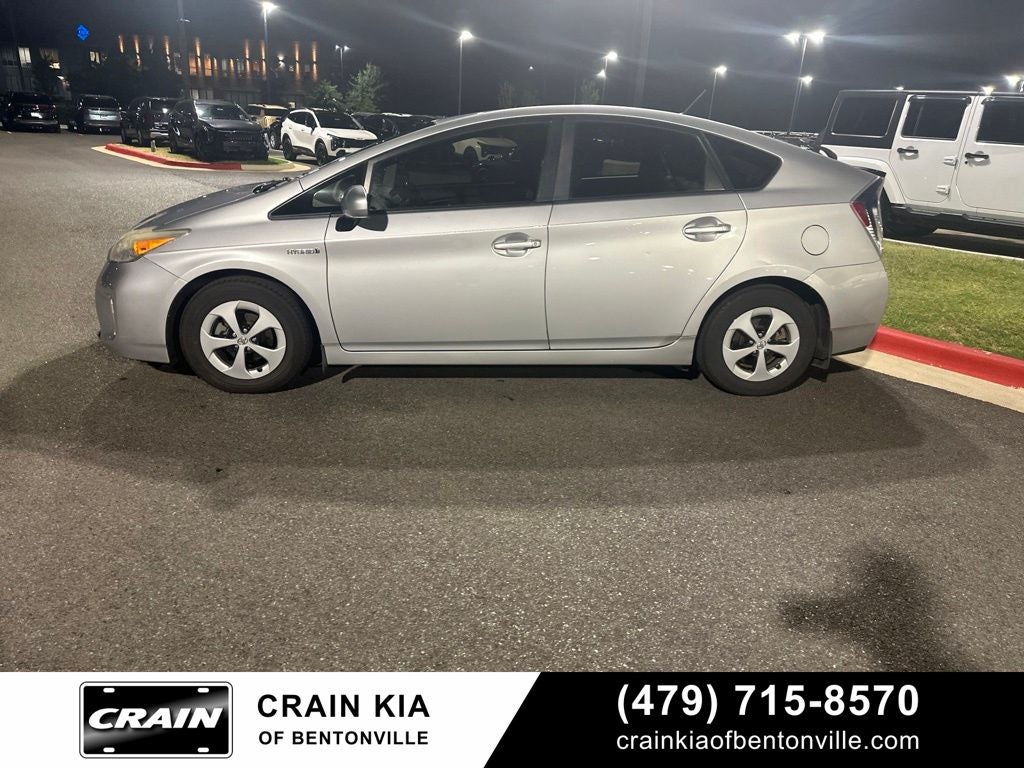 2015 Toyota Prius Three - CLEAN CARFAX HISTORY