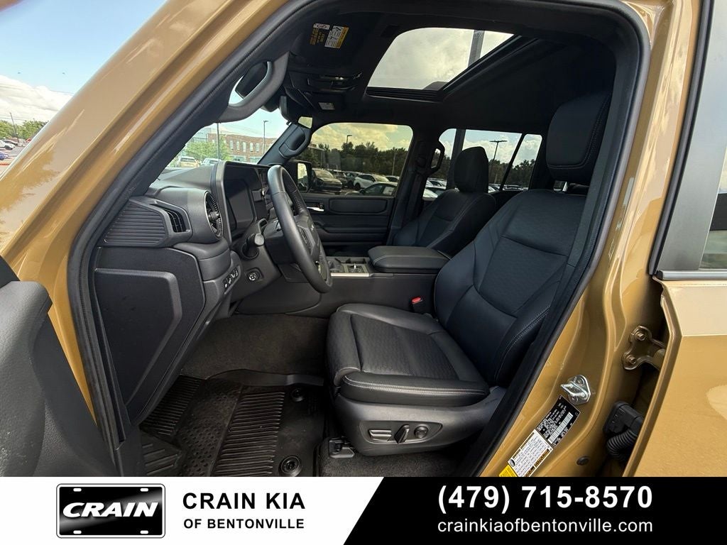 2024 Toyota Land Cruiser Base - 4WD / SUNROOF / ONE OWNER
