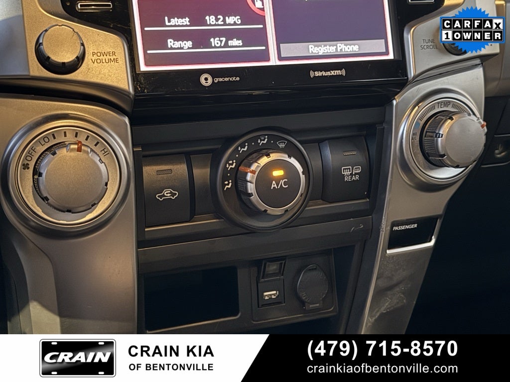 2024 Toyota 4Runner SR5 - 4WD / CLEAN CARFAX / ONE OWNER